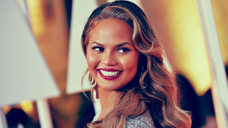 Chrissy Teigen "apologizes" for "spoiling" <i>The Voice</i> after <i>The Voice</i> already spoiled <i>The Voice</i>